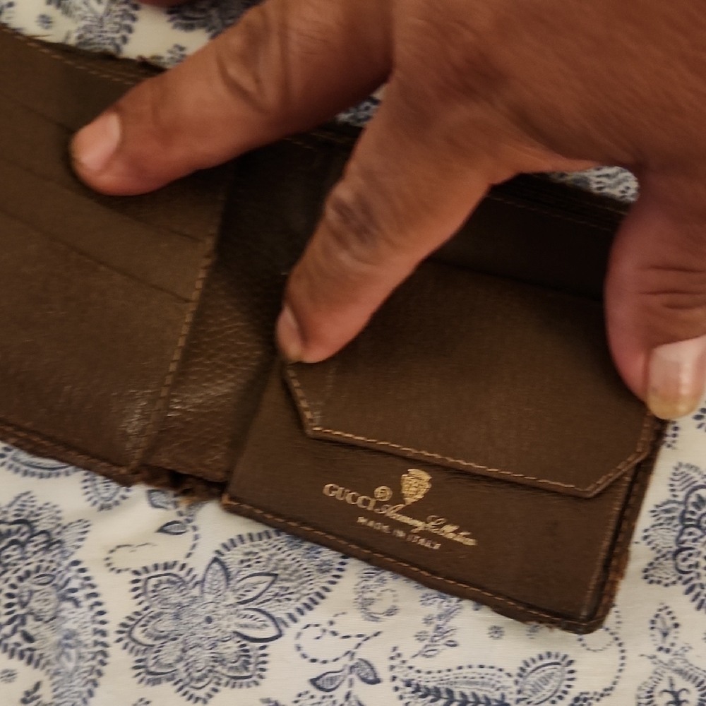 Gucci Beige and Dark Brown Monogram Wallet - Picture 4 of 6